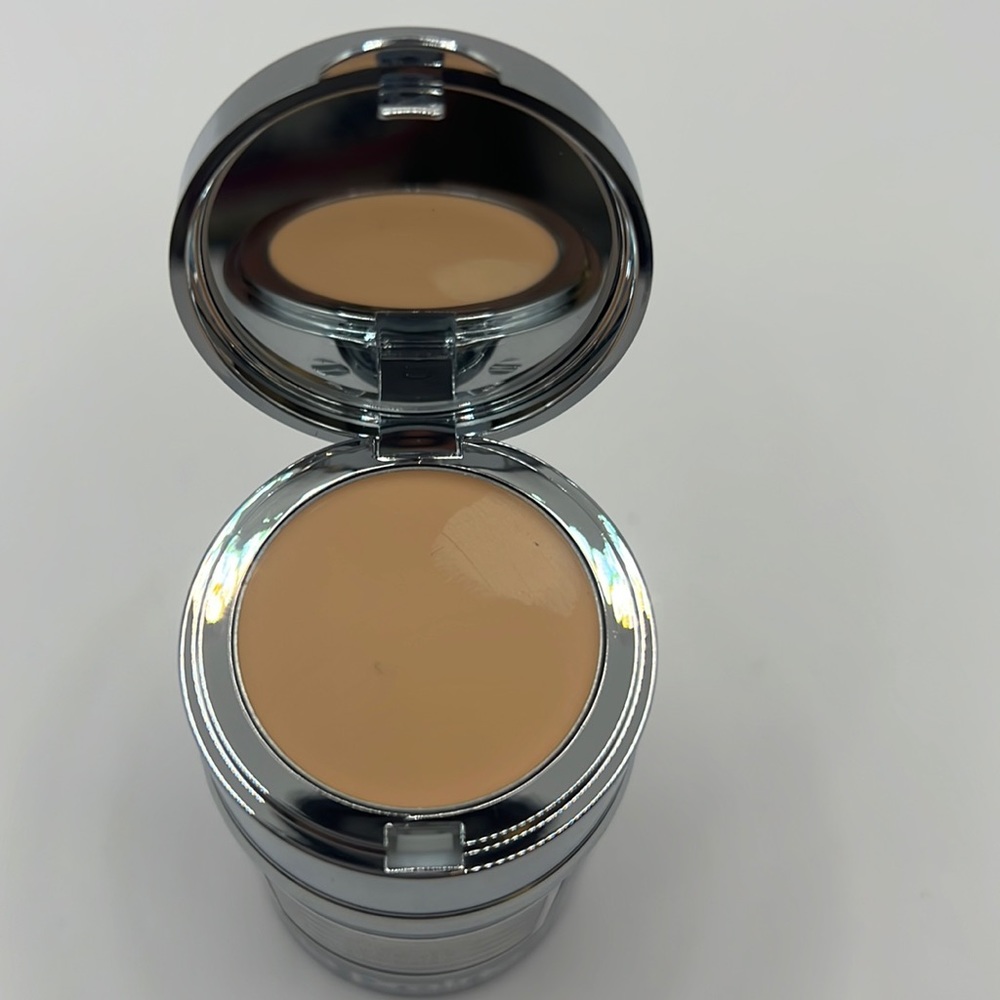 La prairie skin caviar concealer foundation